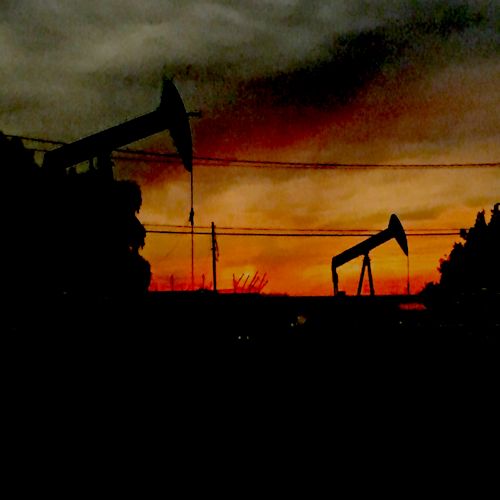 Photo of an oil rig